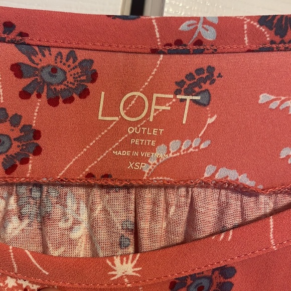 NWOT LOFT round neck shirt with 3/4 sleeves in size XSP - Picture 2 of 7